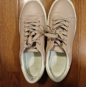 Women's blush platform type sneaker